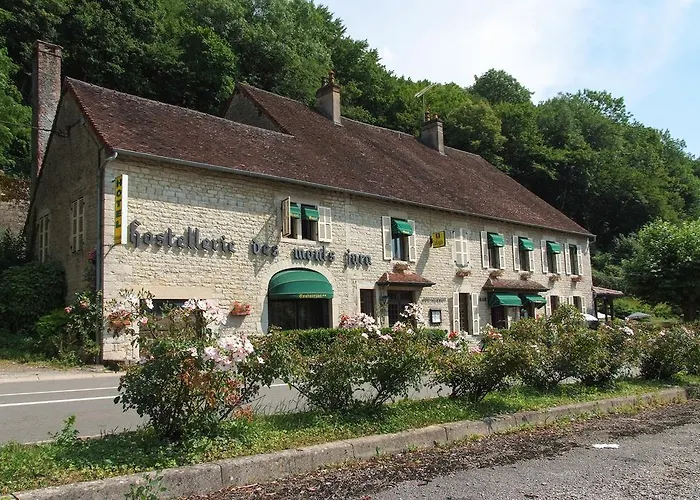 Logis Hostellerie Des Monts Jura
