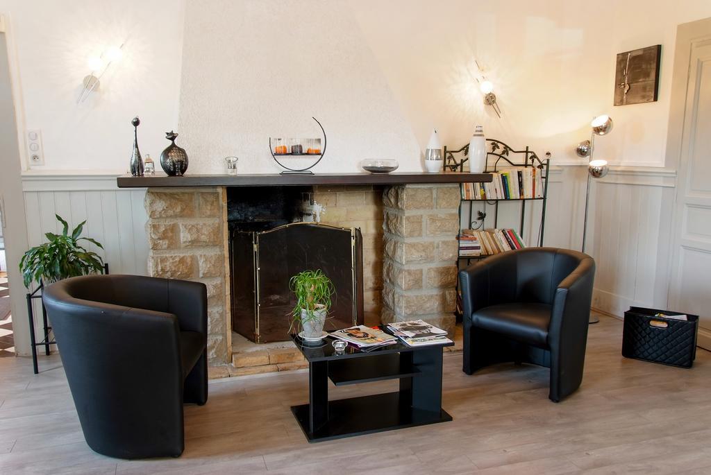Logis Des Monts Jura Hotel 2*